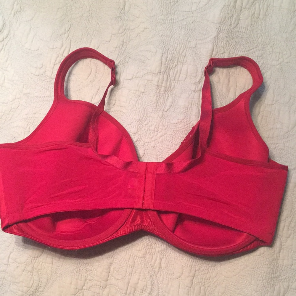 Red bra - Picture 3 of 5